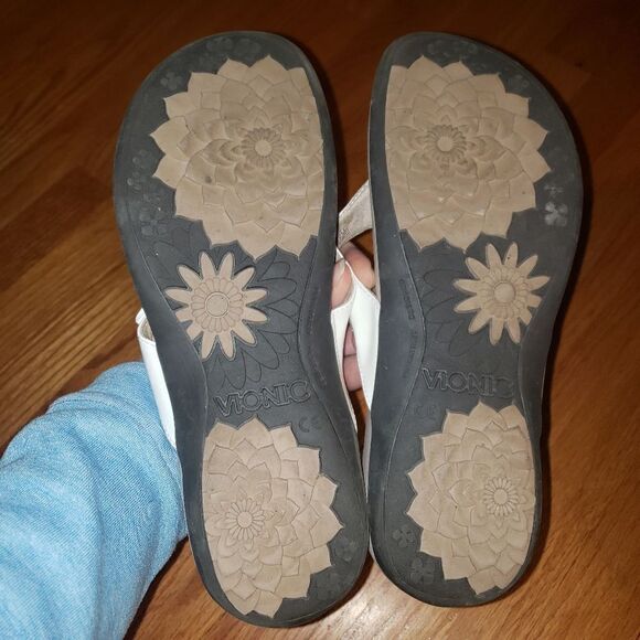 Vionic Slip-On Flats Sandals - Picture 5 of 6